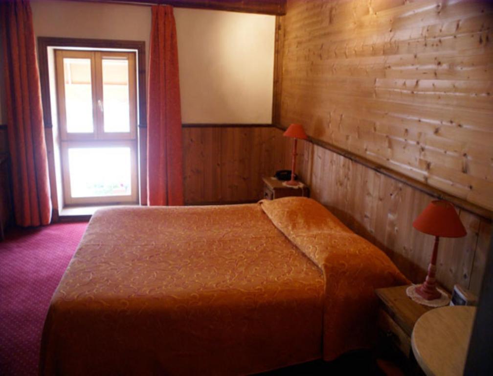 ホテル Le Relais De L'Abbaye トゥールニュ 部屋 写真