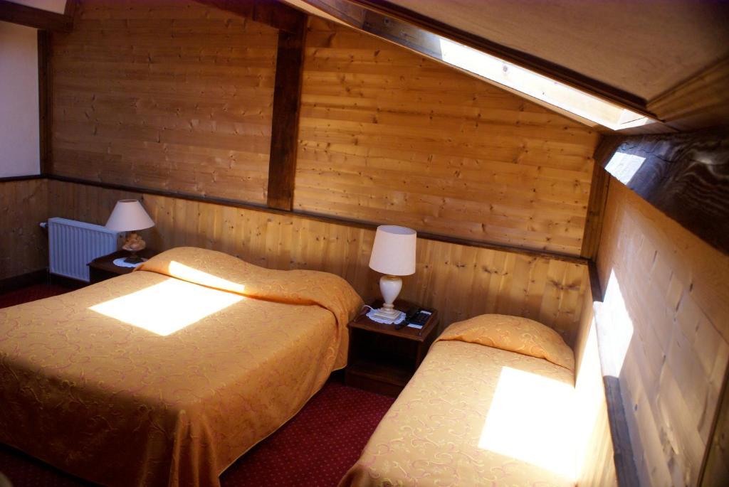 ホテル Le Relais De L'Abbaye トゥールニュ エクステリア 写真