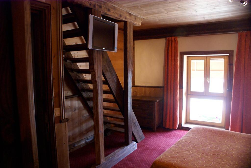 ホテル Le Relais De L'Abbaye トゥールニュ 部屋 写真