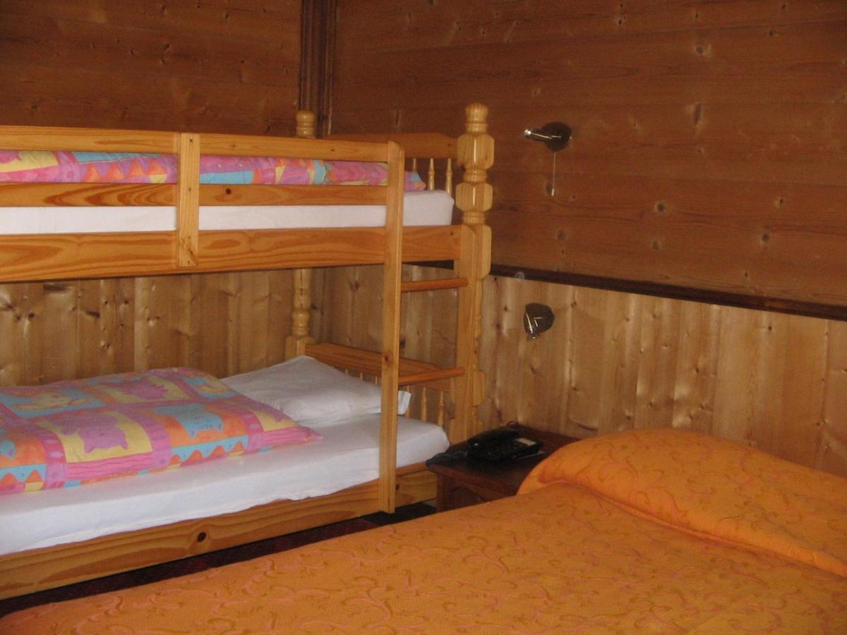 ホテル Le Relais De L'Abbaye トゥールニュ 部屋 写真